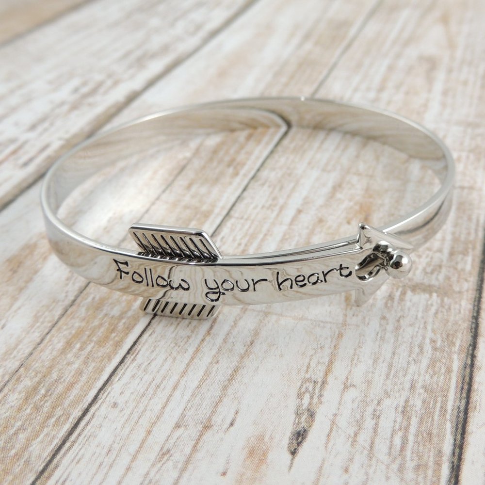 Follow Your Heart Arrow Bracelet - Picture 8 of 9